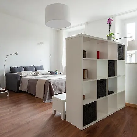 아파트 A Quiet Sunny In *