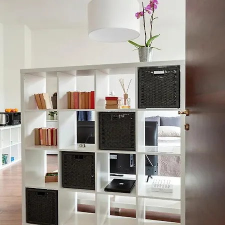 A Quiet Sunny In 아파트 *