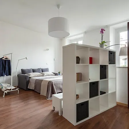 A Quiet Sunny In Appartement *