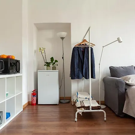 아파트 A Quiet Sunny In